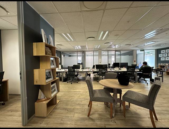 425M² OFFICE TO LET IN SANDTON CENTRAL